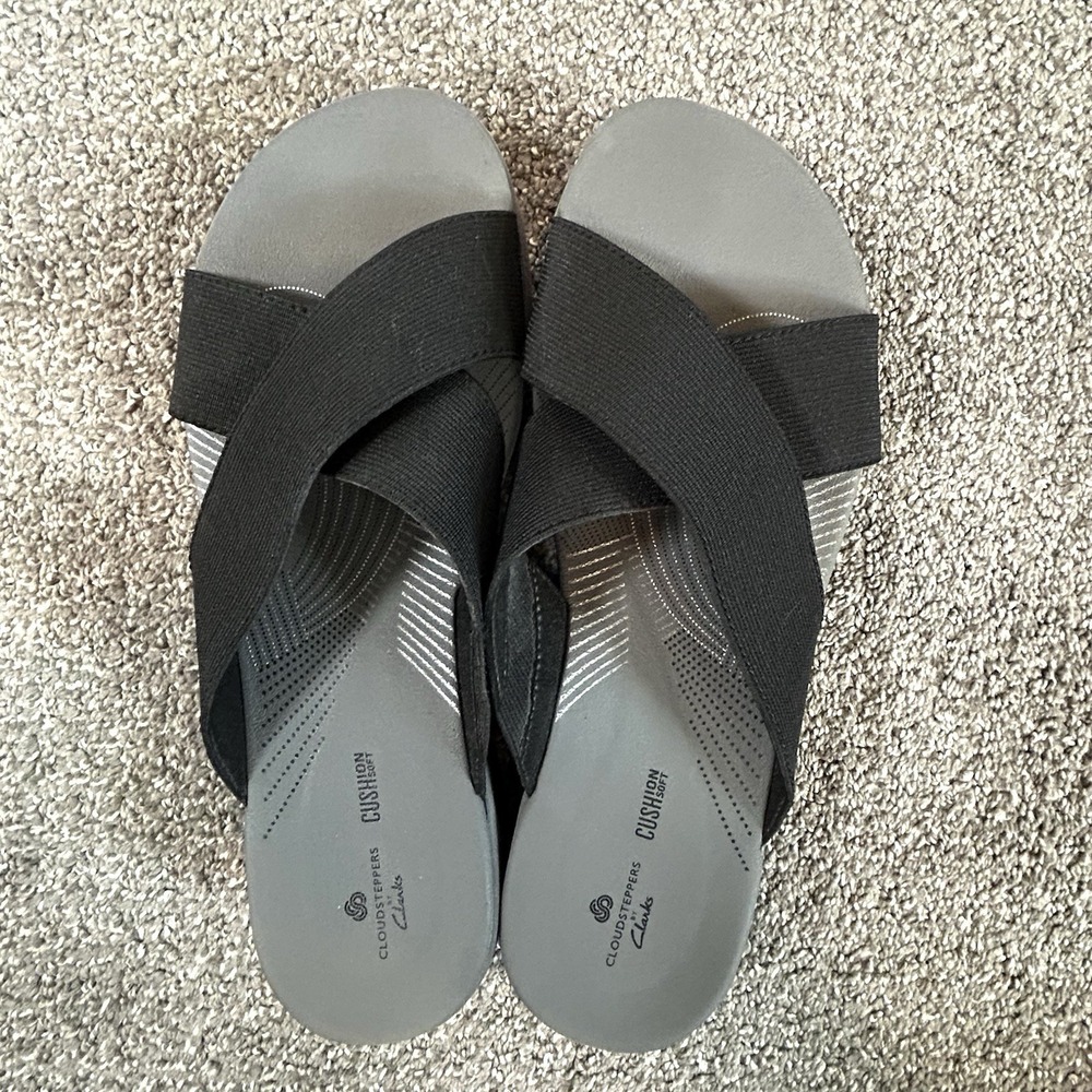 Clarks Cloudsteppers Arla Elin Sandals Women's 9 Black Cross Straps NWOB - Picture 3 of 10
